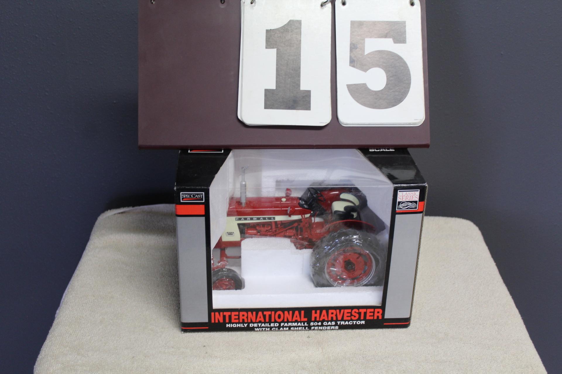 1/16 FARMALL 504 GAS TRACTOR, HIGHLY DETAILED,