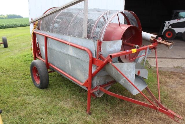 SIOUX GRAIN SCREENER ON TRANSPORT WITH FILL AUGER