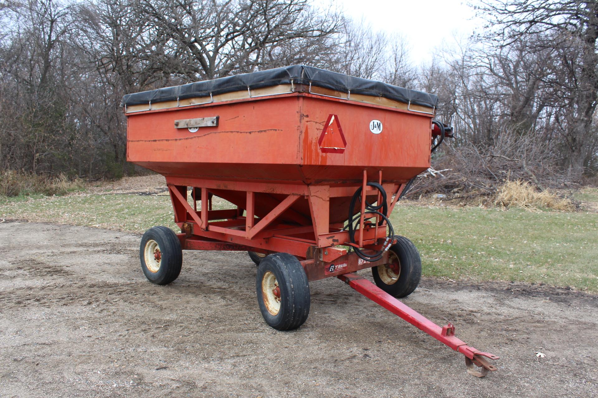 J & M APPROX 200 BUSHEL GRAVITY BOX, WITH