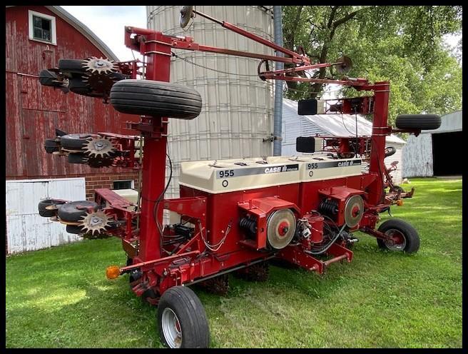 Case IH 955 12R30" Planter, Semi Int, Wing Fold, Lift Assist, Markers, Marker Switch