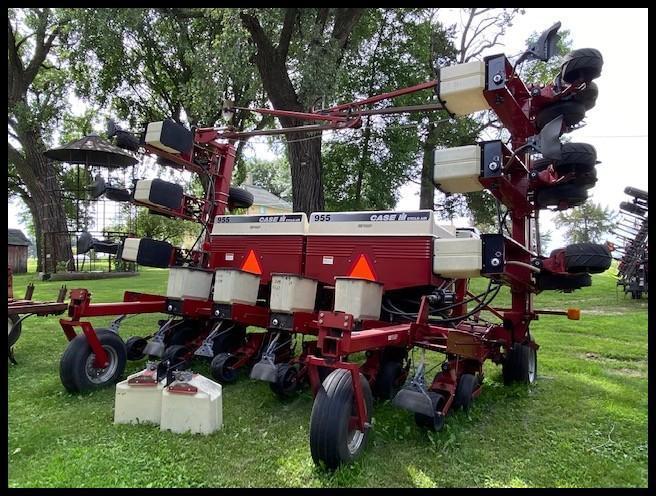 Case IH 955 12R30" Planter, Semi Int, Wing Fold, Lift Assist, Markers, Marker Switch