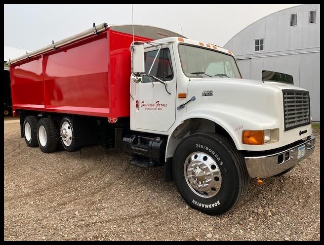 ***1999 International 4900 Tandem Axle Grain Truck, 102" x 20' Long Box x 60" Sides, Pusher Axle