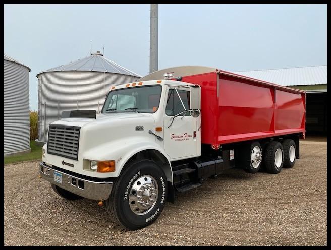 ***1999 International 4900 Tandem Axle Grain Truck, 102" x 20' Long Box x 60" Sides, Pusher Axle