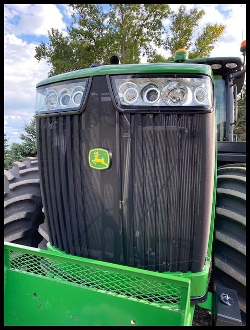 2013 JOHN DEERE 9410R 4WD TRACTOR, AUTO TRAC, 18/6 PS, PREMIUM CAB, LEATHER, DELUXE RADIO, GS3 7"