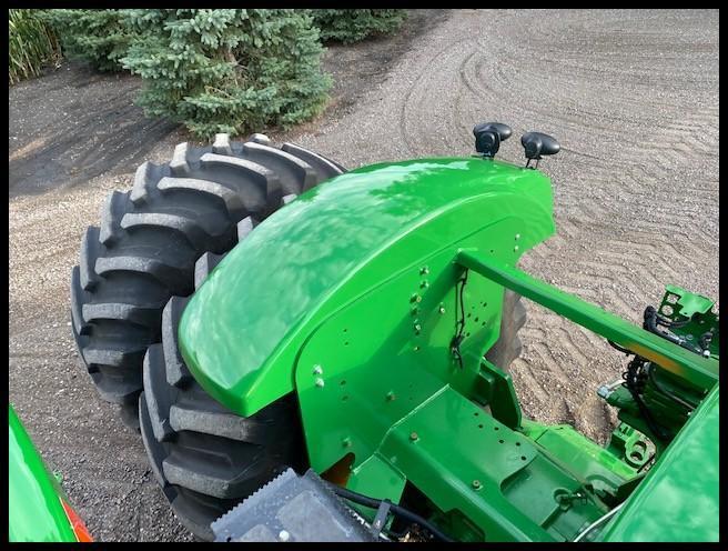 2013 JOHN DEERE 9410R 4WD TRACTOR, AUTO TRAC, 18/6 PS, PREMIUM CAB, LEATHER, DELUXE RADIO, GS3 7"