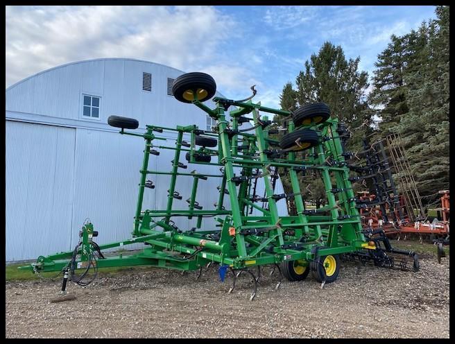 2011 JOHN DEERE 2210 APPROX 41.5' FIELD CULTIVATOR, 2 BAR HARROW, ROLLING BASKETS, 5 FOLD