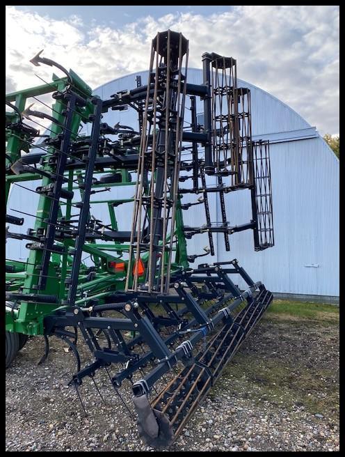 2011 JOHN DEERE 2210 APPROX 41.5' FIELD CULTIVATOR, 2 BAR HARROW, ROLLING BASKETS, 5 FOLD