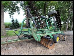 JOHN DEERE 230 DISK, 25.5' SPRIN SCRAPERS, REAR BLADES @19.5", FRONT BLADES @ 21.25"