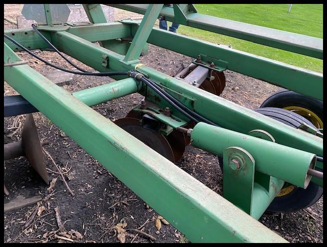 JOHN DEERE 230 DISK, 25.5' SPRIN SCRAPERS, REAR BLADES @19.5", FRONT BLADES @ 21.25"