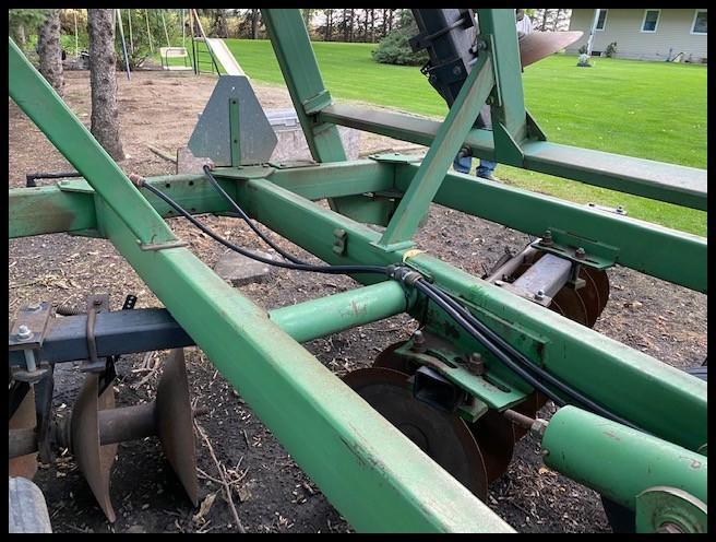 JOHN DEERE 230 DISK, 25.5' SPRIN SCRAPERS, REAR BLADES @19.5", FRONT BLADES @ 21.25"