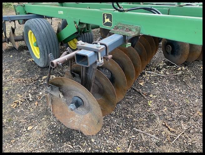 JOHN DEERE 230 DISK, 25.5' SPRIN SCRAPERS, REAR BLADES @19.5", FRONT BLADES @ 21.25"