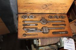 TAP AND DIE IN WOOD CASE, SCREW DRIVER SET