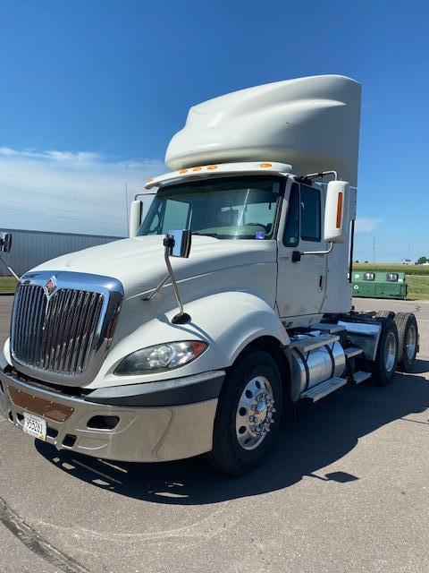 ****2010 International ProStar Semi, Cummins ISX, Size - 450ST, Day Cab - Miles: 441,291