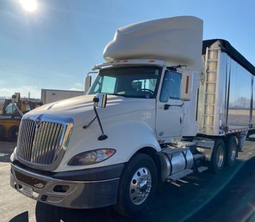 ****2010 International ProStar Semi, Cummins ISX, Size - 450ST, Day Cab - Miles: 441,291