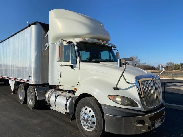 ****2010 International ProStar Semi, Cummins ISX, Size - 450ST, Day Cab - Miles: 441,291