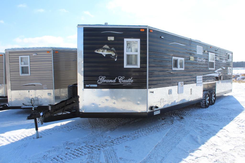 *** 2014 8' X 28'V AMERICAN SURPLUS ICE CASTLE FISH HOUSE, BERKON HYD. TANDEM AXLE FRAME