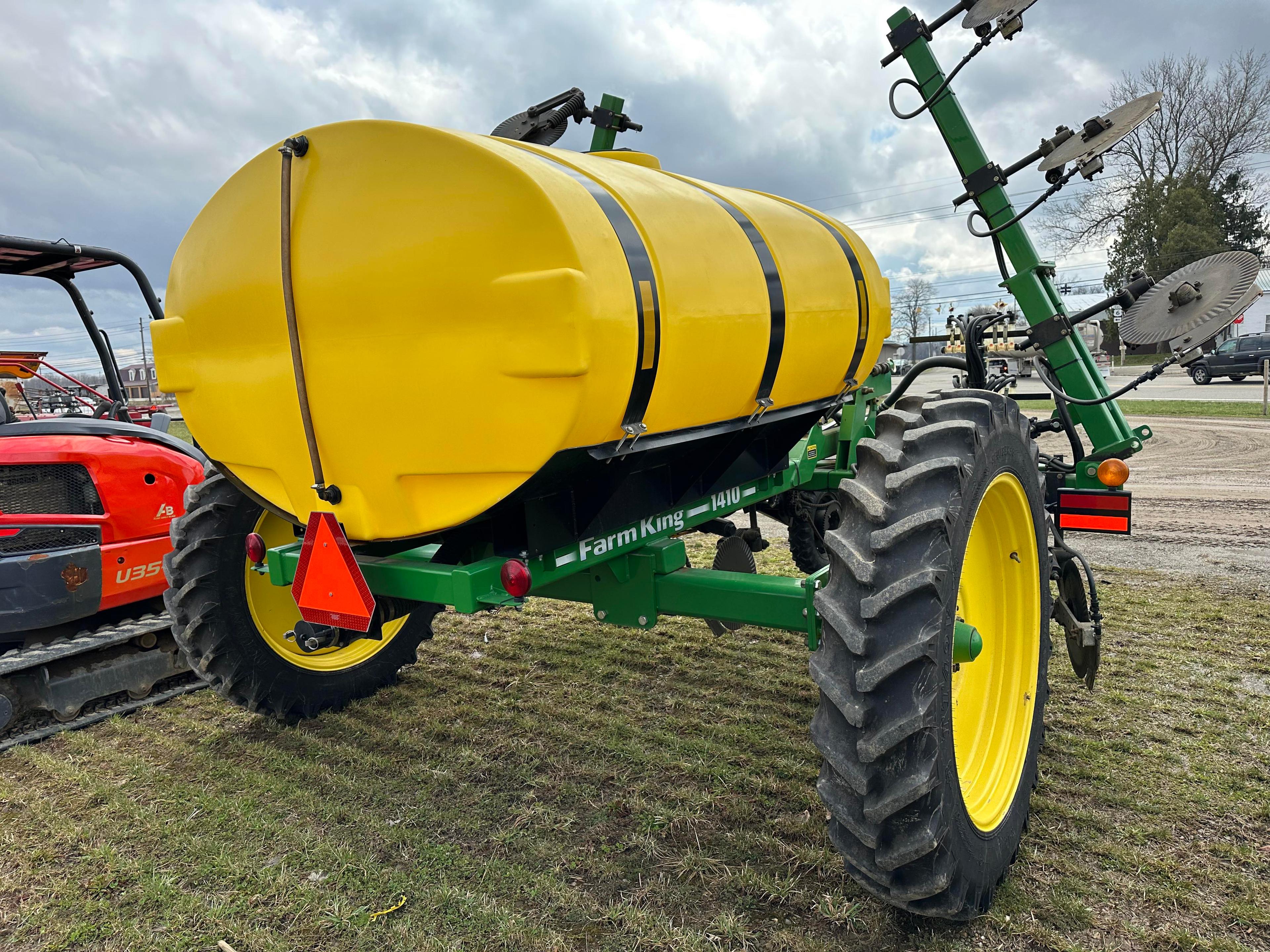 Farm King 1410  11 Coulter Nitrogen Applicator