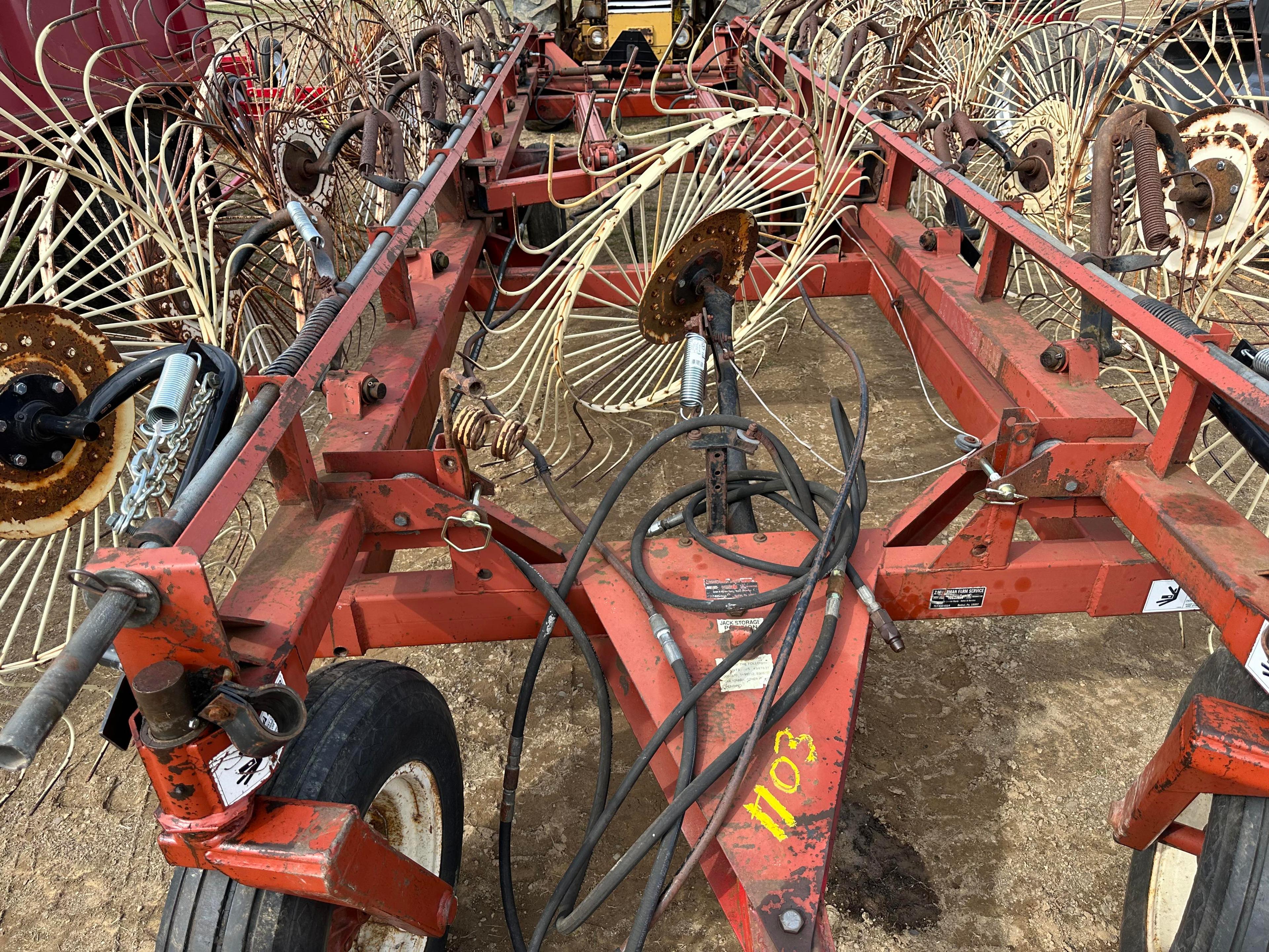 Hesston (H&S) 16 Wheel Bi-Fold Hay Rake