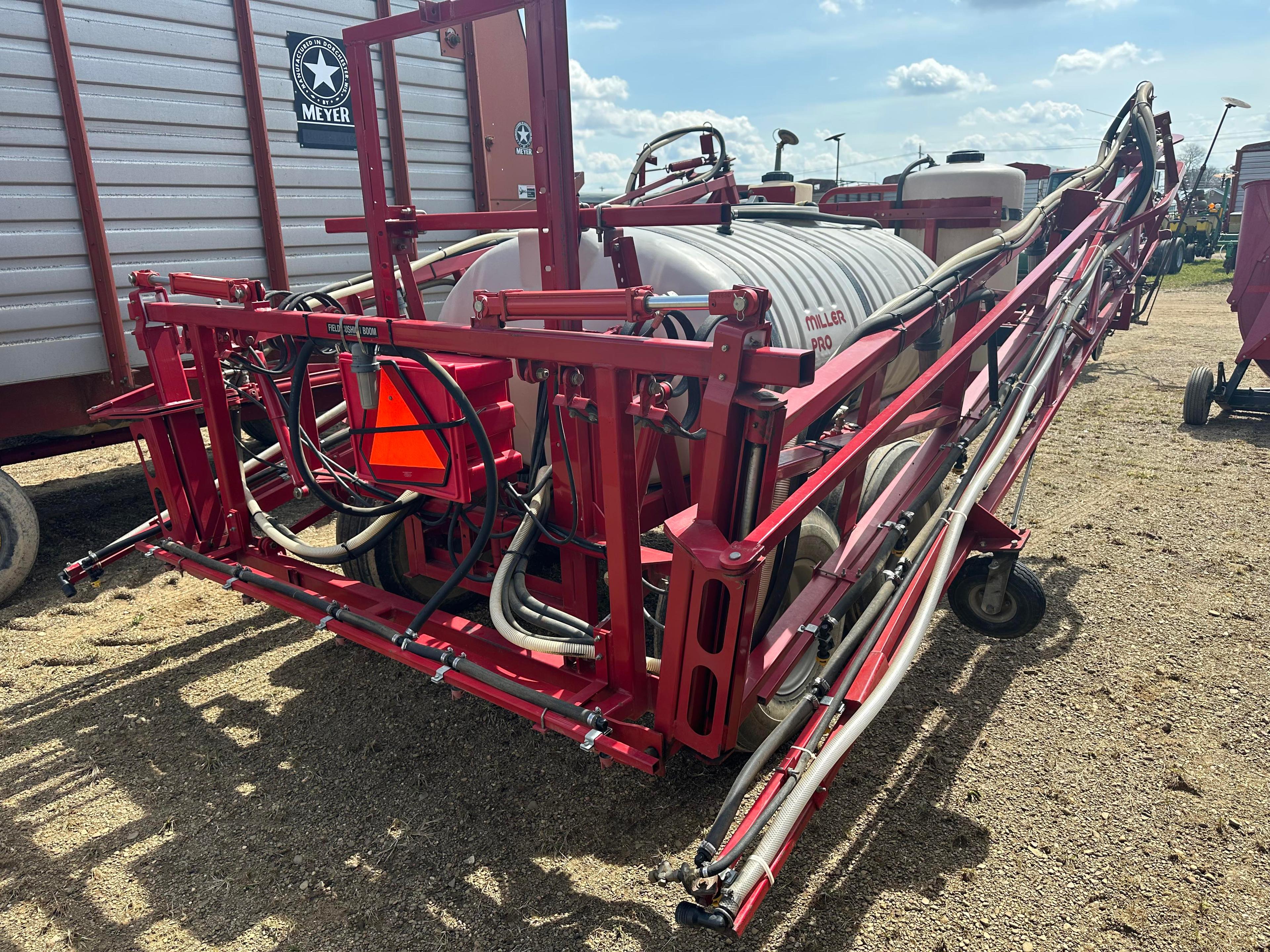 Miller Pro 500 Tandem Axle Pull Type Sprayer With 60’ Hydraulic Fold Booms