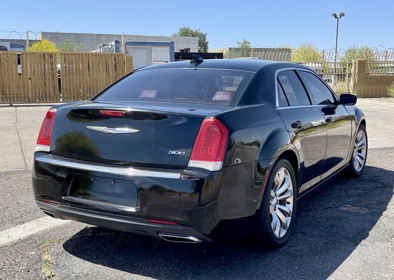 2015 Chrysler 300 Limited 4 Door Sedan