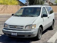 2000 Toyota Sienna CE 4 Door Mini Van