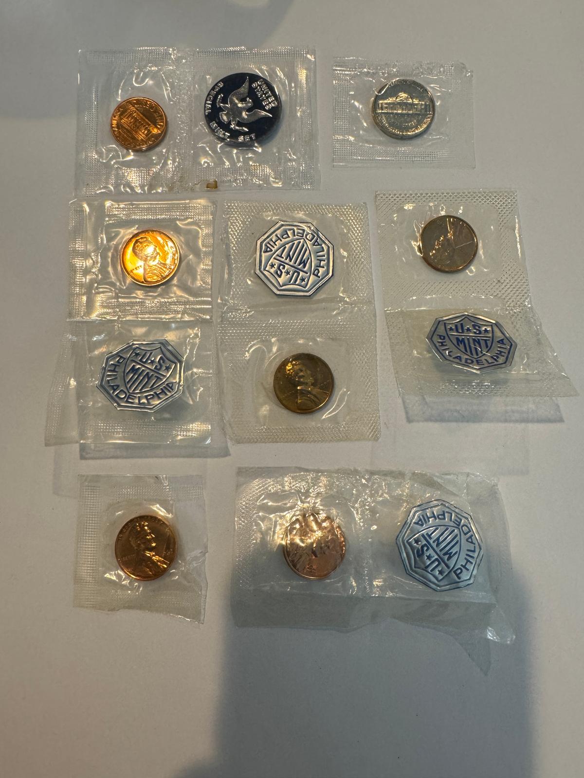 LOT OF UNCIRCULATED COINS IN PLASTIC