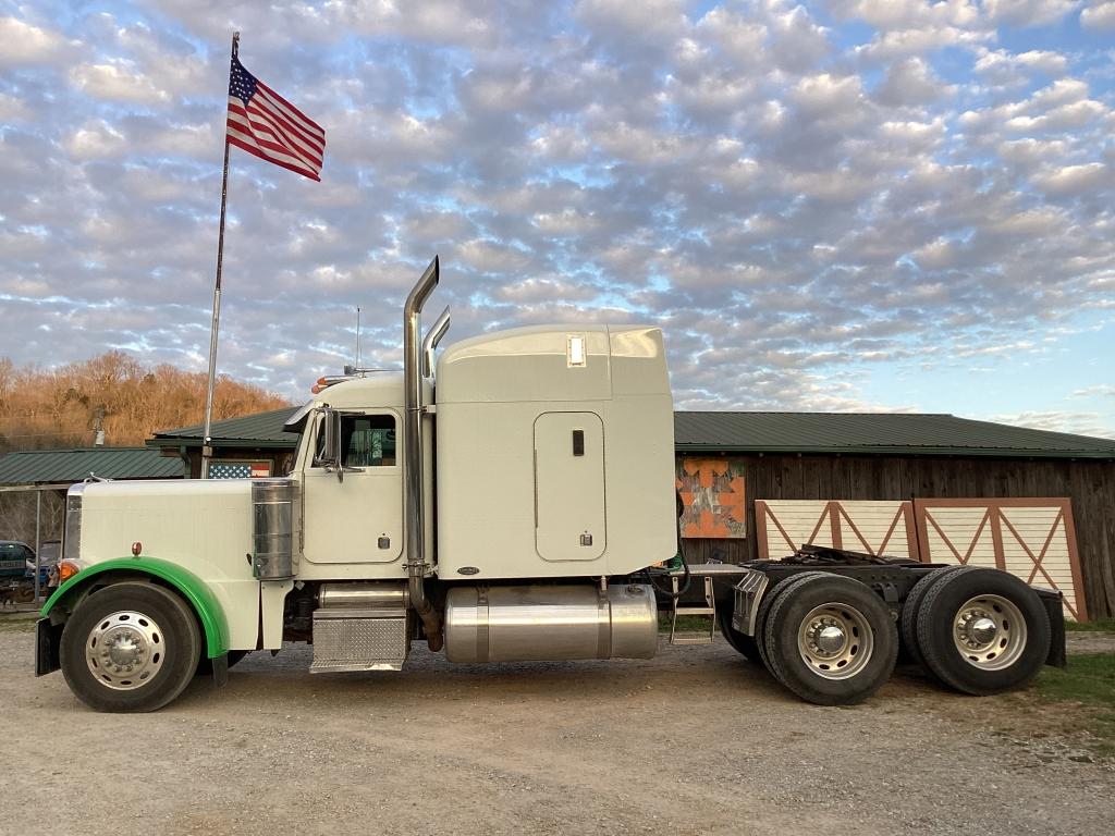 2003 PETERBILT 379 SLEEPER TRACTOR