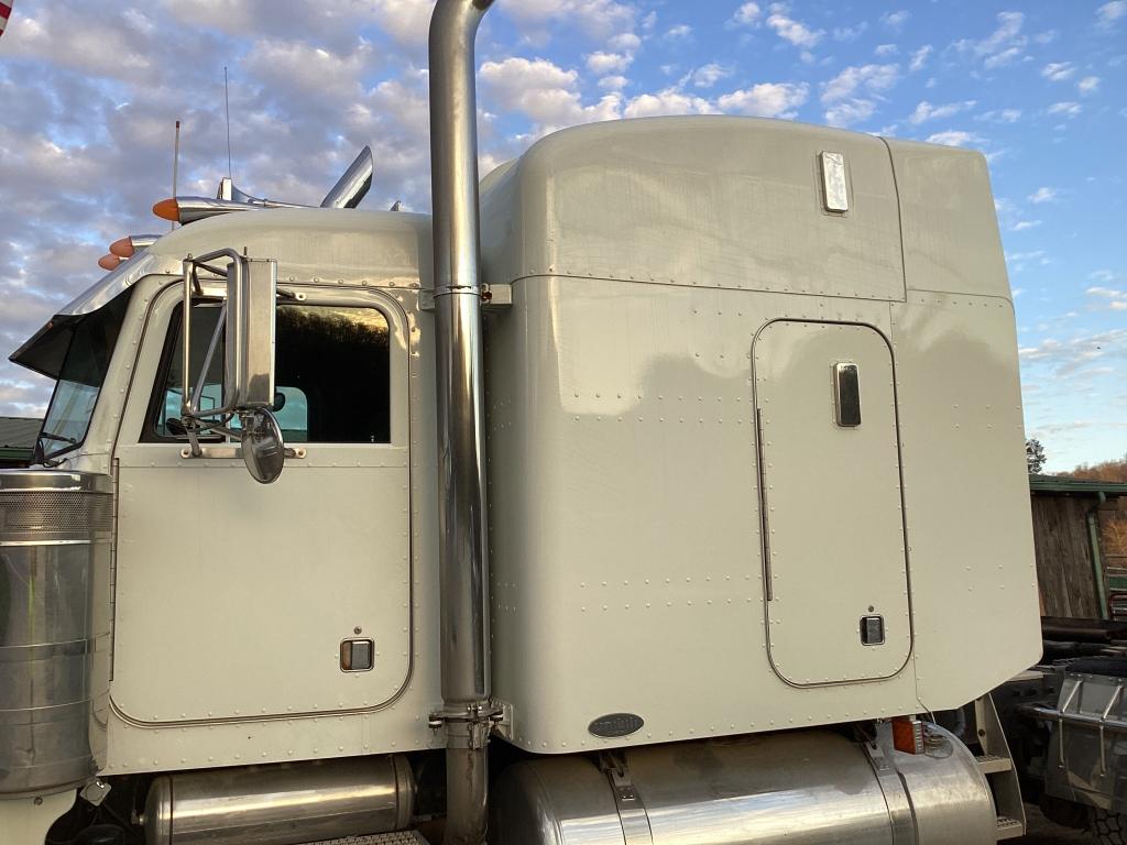 2003 PETERBILT 379 SLEEPER TRACTOR