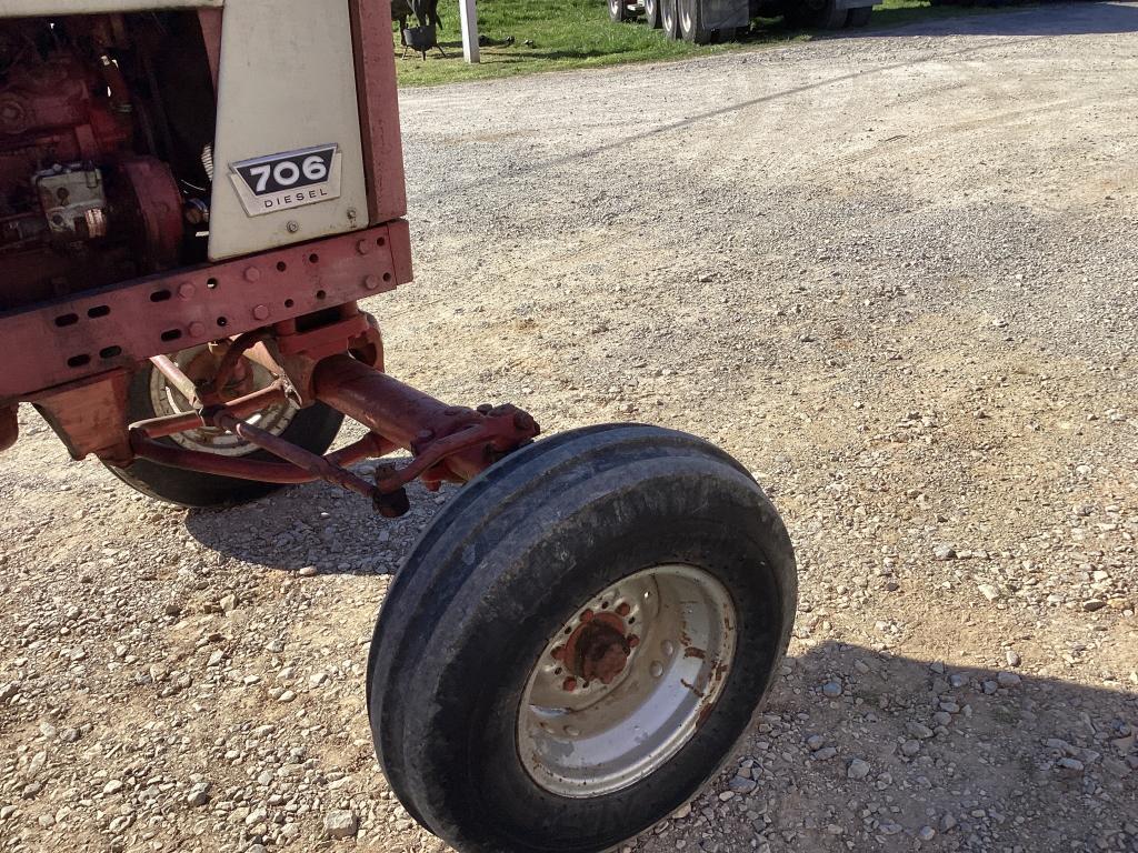 INTERNATIONAL 706 FARMALL TRACTOR