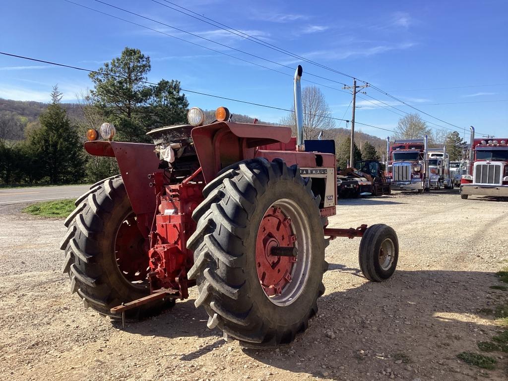 INTERNATIONAL 706 FARMALL TRACTOR