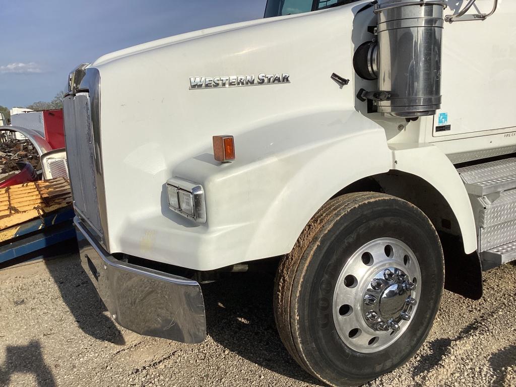 2011 WESTERNSTAR SLEEPER TRACTOR