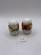 Thanksgiving themed salt and pepper shakers