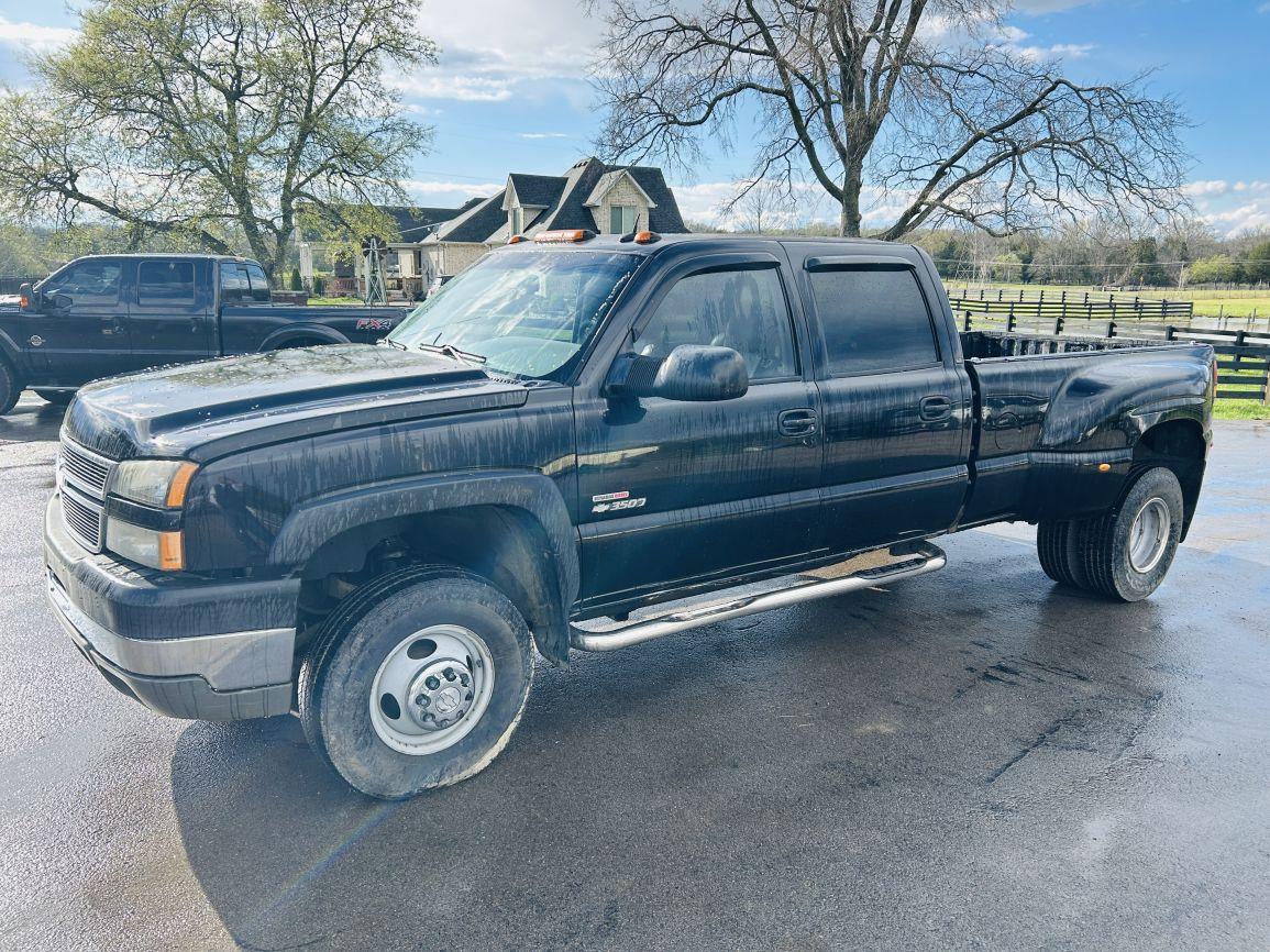 2005 Chevy 3500  PICKUP TRUCK