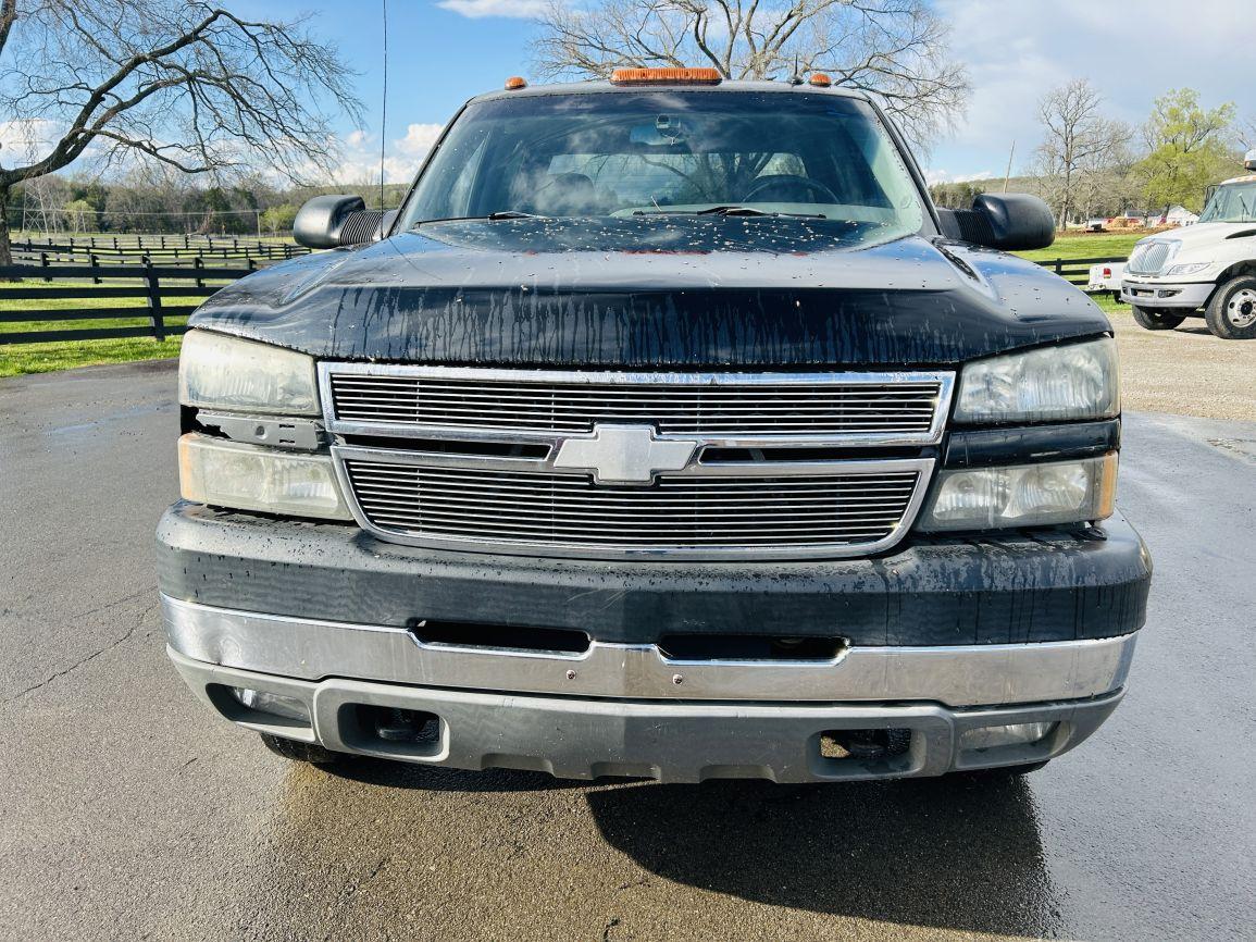 2005 Chevy 3500  PICKUP TRUCK