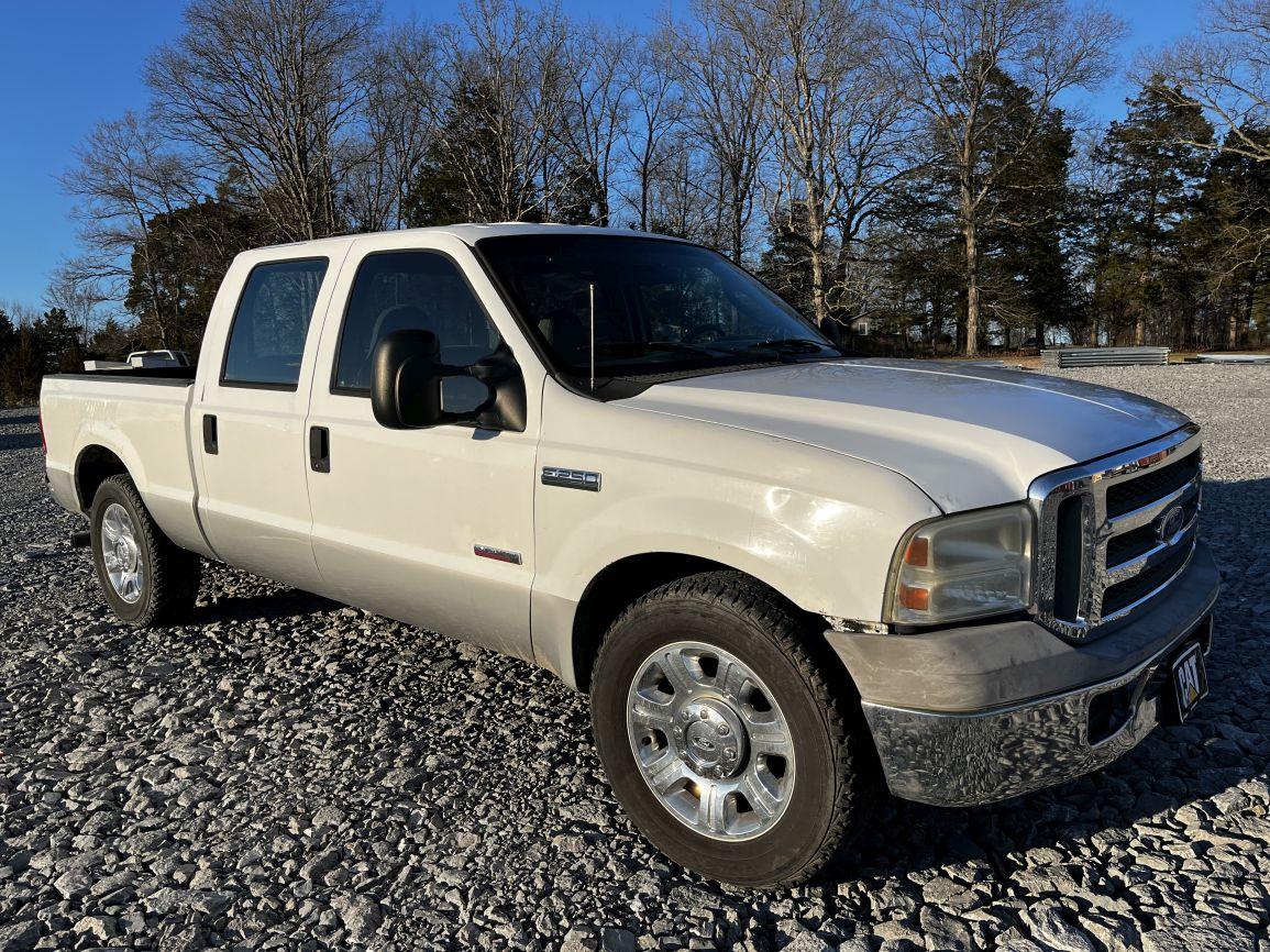 2005 FORD F-250 PICKUP TRUCK