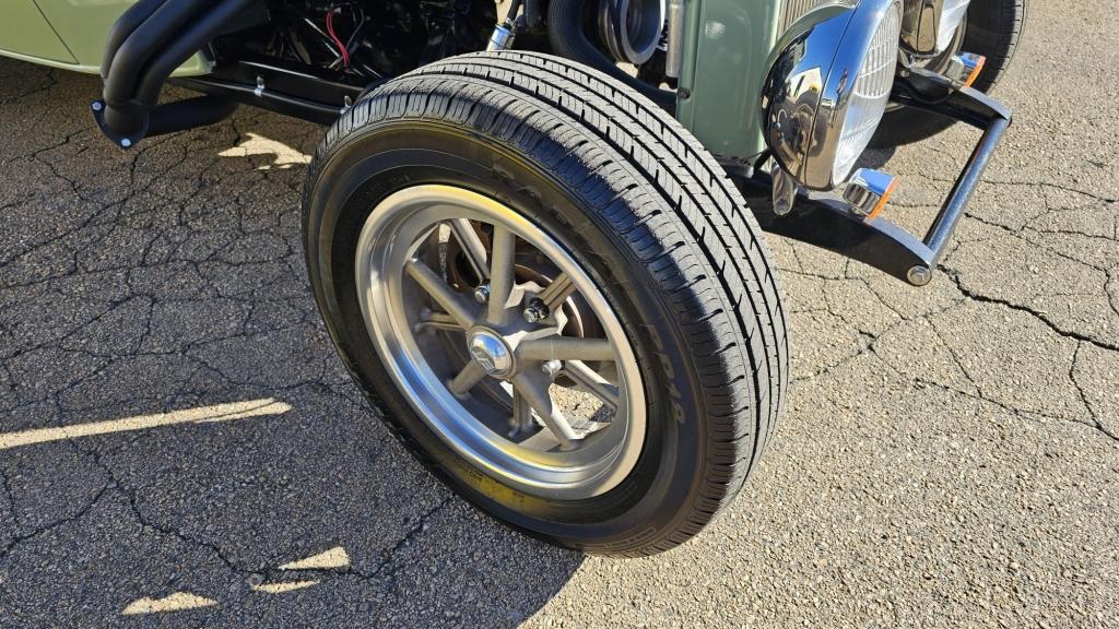 1932 Ford Custom 5-Window Coupe