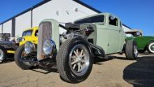 1932 Ford Custom 5-Window Coupe