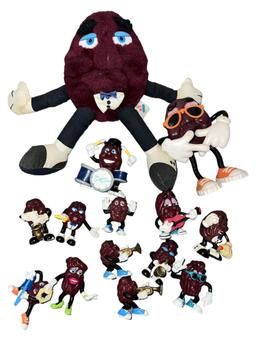 RARE  VINTAGE CALIFORNIA RAISIN SIGER TOY FIGURE COLLECTION LOT