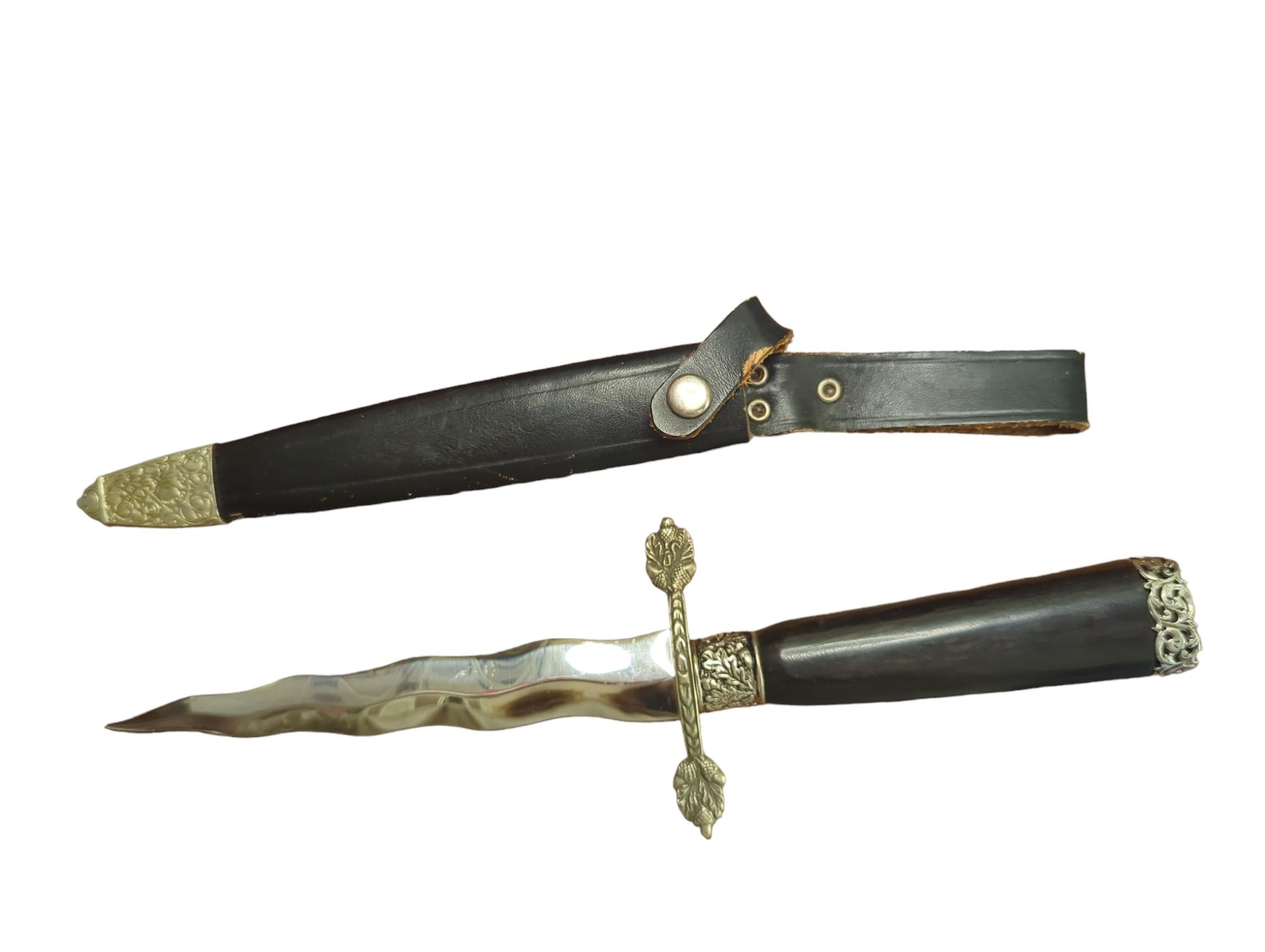 11.5" jagged dagger knife with sheath