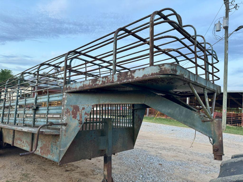 Gooseneck stock trailer