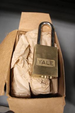 Stanley Security Solutions Mullion Cap and Base Kits KR822 and MKR822-600 Yale Padlocks W/o Cores