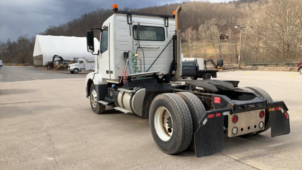 2011 Volvo D13 Day Cab Truck