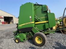 John Deere 854 Round Baler