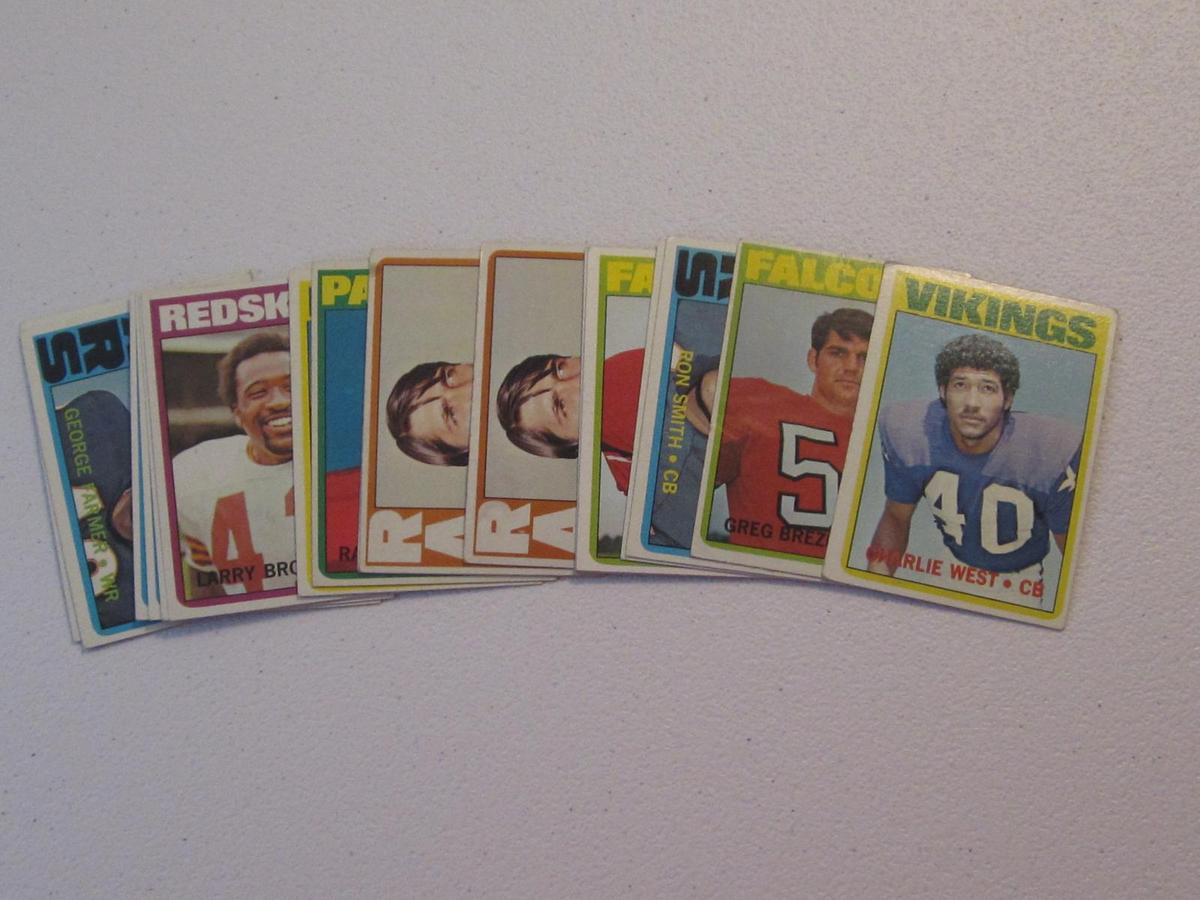 LOT OF 17 VINTAGE 1972 TOPPS FOOTBALL CARDS