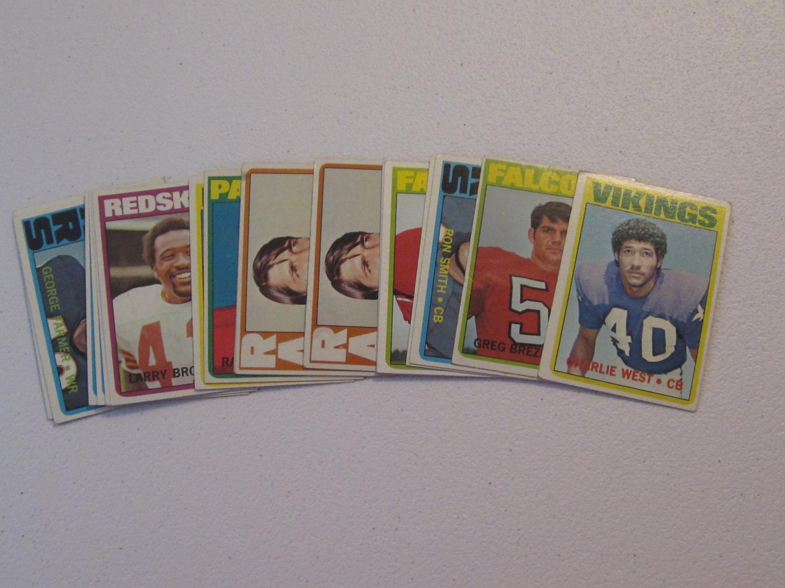 LOT OF 17 VINTAGE 1972 TOPPS FOOTBALL CARDS