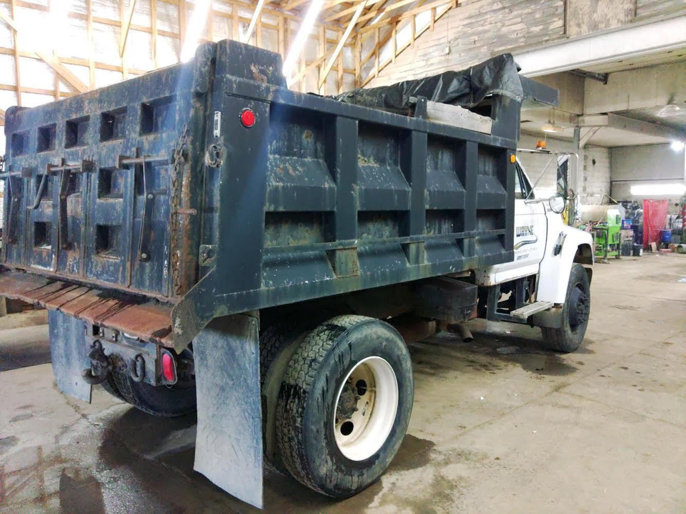 1998 Ford F800 Single Axle Dump Truck