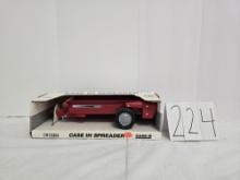 Ertl caseIH spreader 1/16 scale #4207 in box good condition