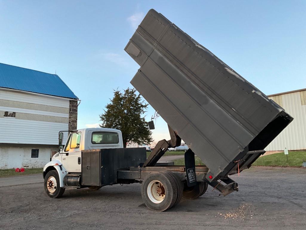 2006 INTERNATIONAL 4300 CHIP TRUCK