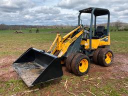 2012 GEHL 140 ARTICULATING WHEEL LOADER WITH BUCKET ATTACHMENT