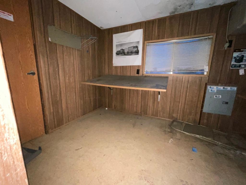 WILLIAMS SCOTSMAN ENCLOSED OFFICE TRAILER